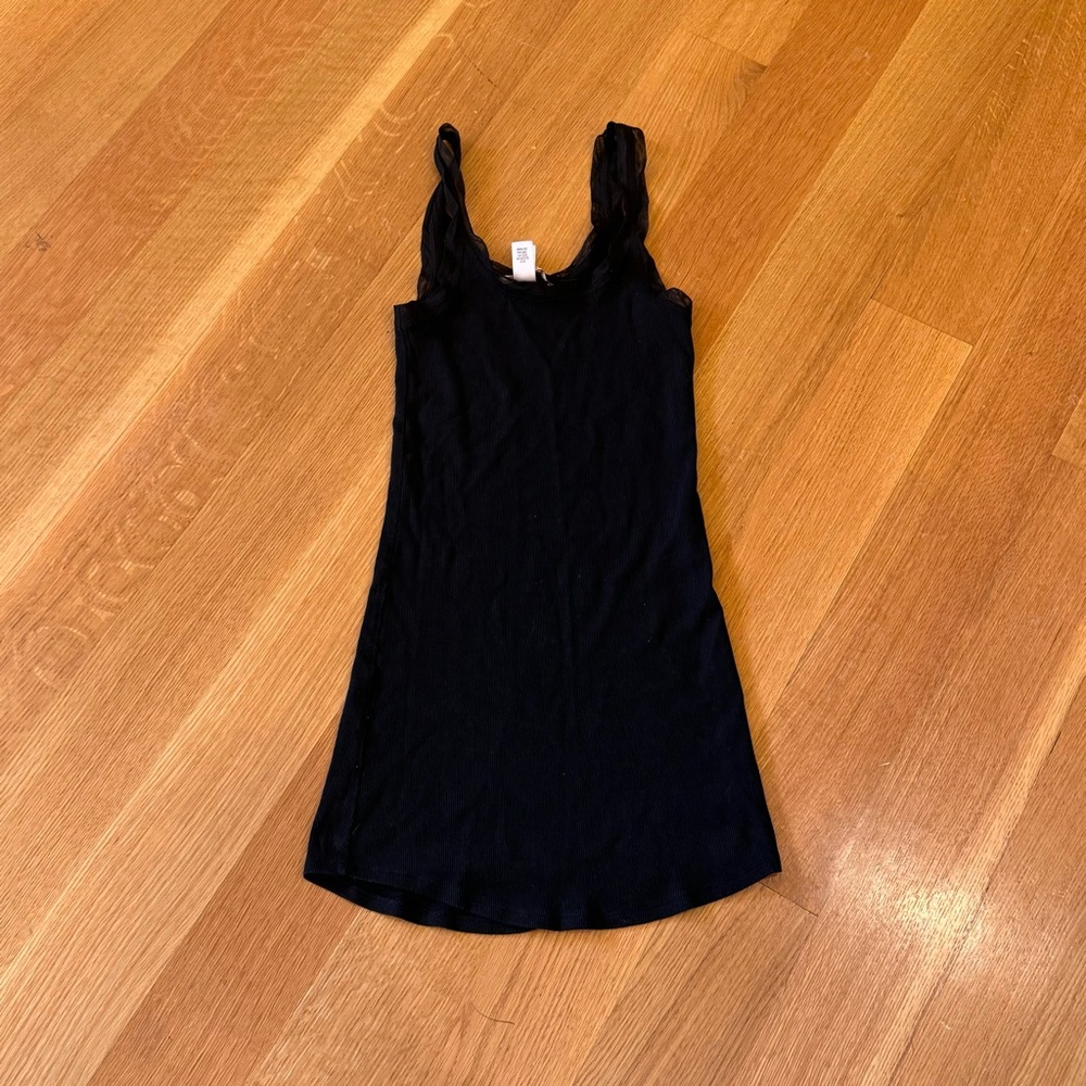 Victoria's Secret Black Tank Top With Trim Long Ribbed Size Small Feminine